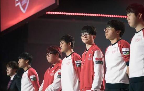 她在比赛中 她在比赛中