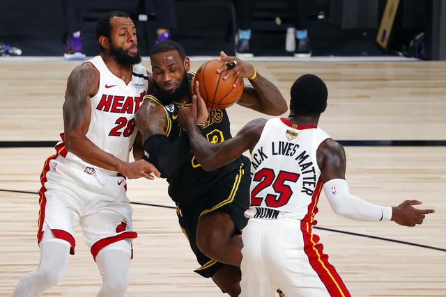 三人之间的 三人之间的