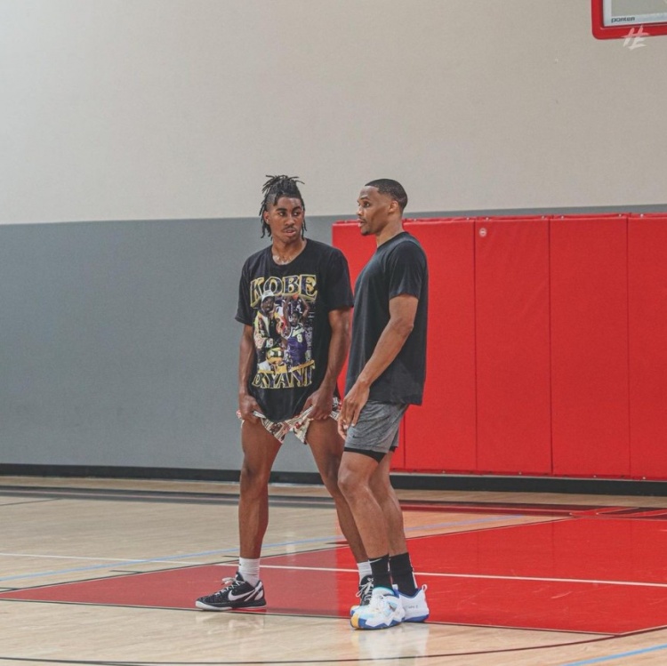 出手角度并 出手角度并